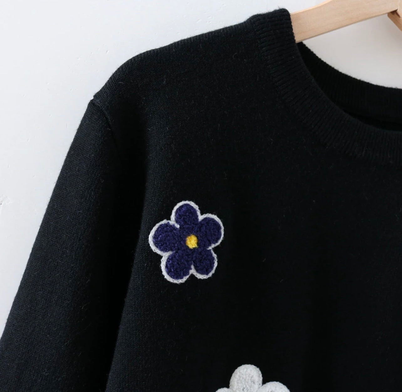 Sweater with floral patch