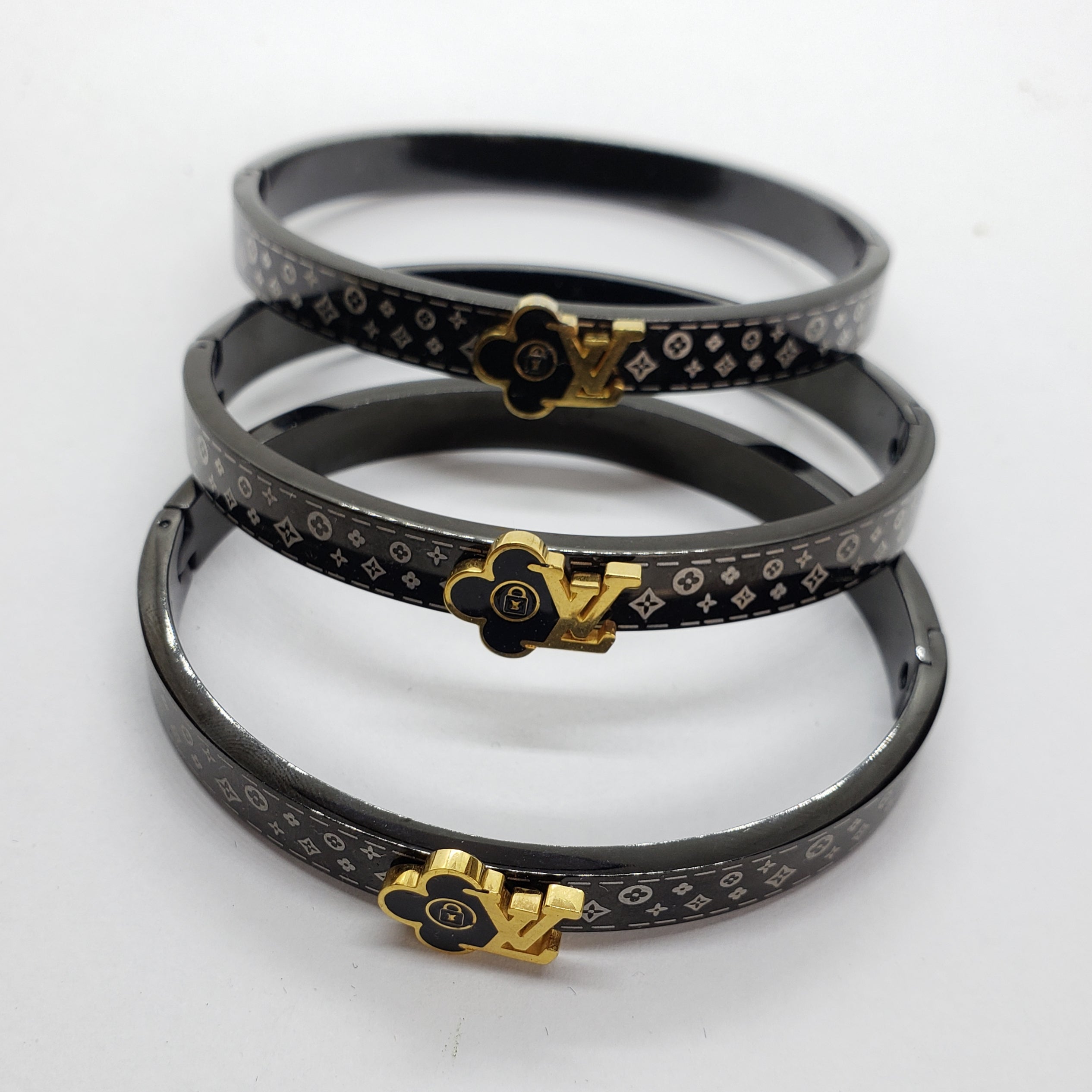 Bangles 001 | Elegant Stanley Steel Bracelet for Any Occasion2
