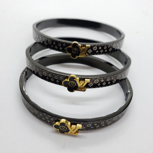 Bangles 001 | Elegant Stanley Steel Bracelet for Any Occasion2