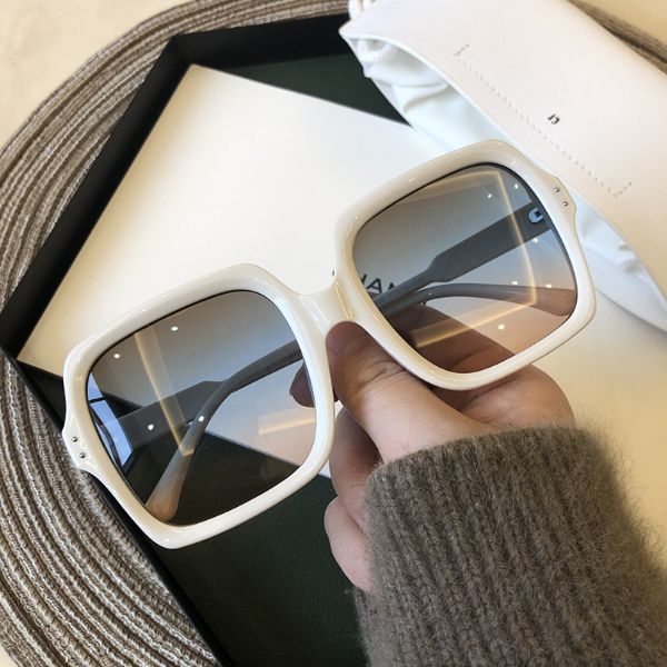 Trendy Vintage Oversized Square Sunglasses for Women5